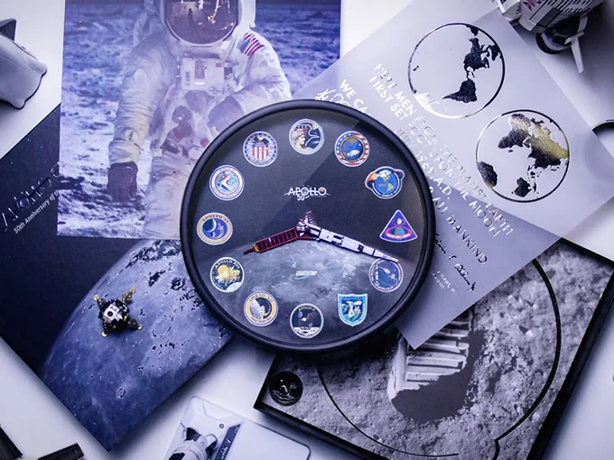 Apollo AR Clock and Saturn V AR Metal Model