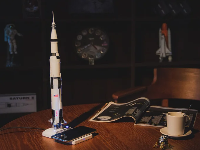 Apollo AR Clock and Saturn V AR Metal Model